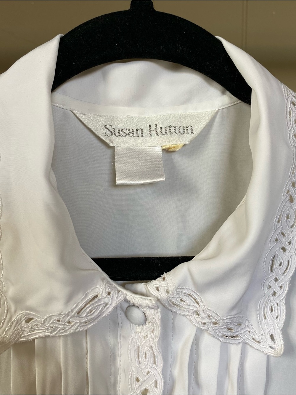 Susan Hutton White Embroidered Collar Blouse